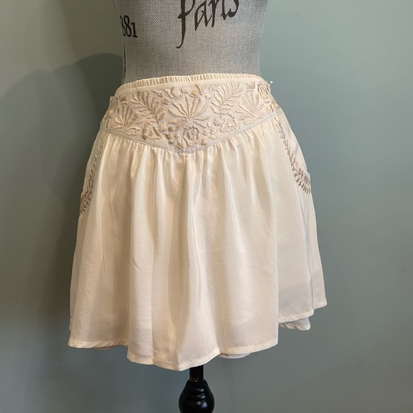Joie White Silk Skort with Embroidered Waist, S - Picture 5 of 9
